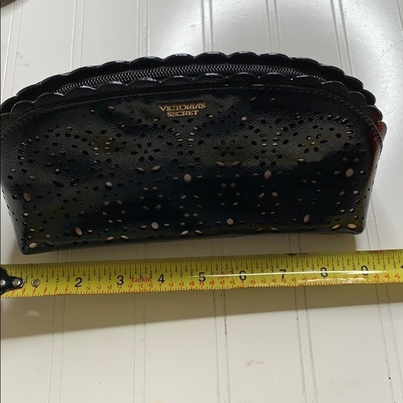 Victoria’s Secret Black Gold Cut Out Makeup Bag. SM1688 - Picture 7 of 8